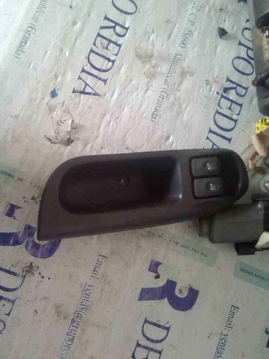 RENAULT Megane 1 generation (1995-2003) Front Left Door Window Switch 7700432962 21273131