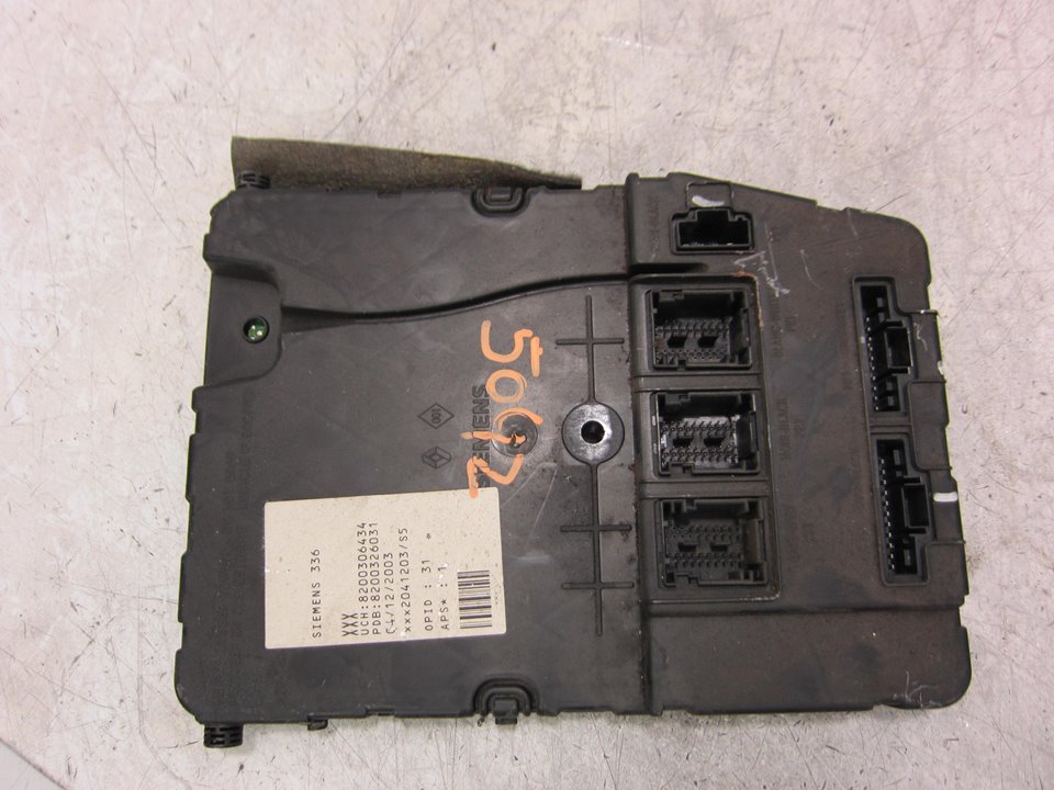 RENAULT Megane 2 generation (2002-2012) Fuse Box 8200306434 24962547