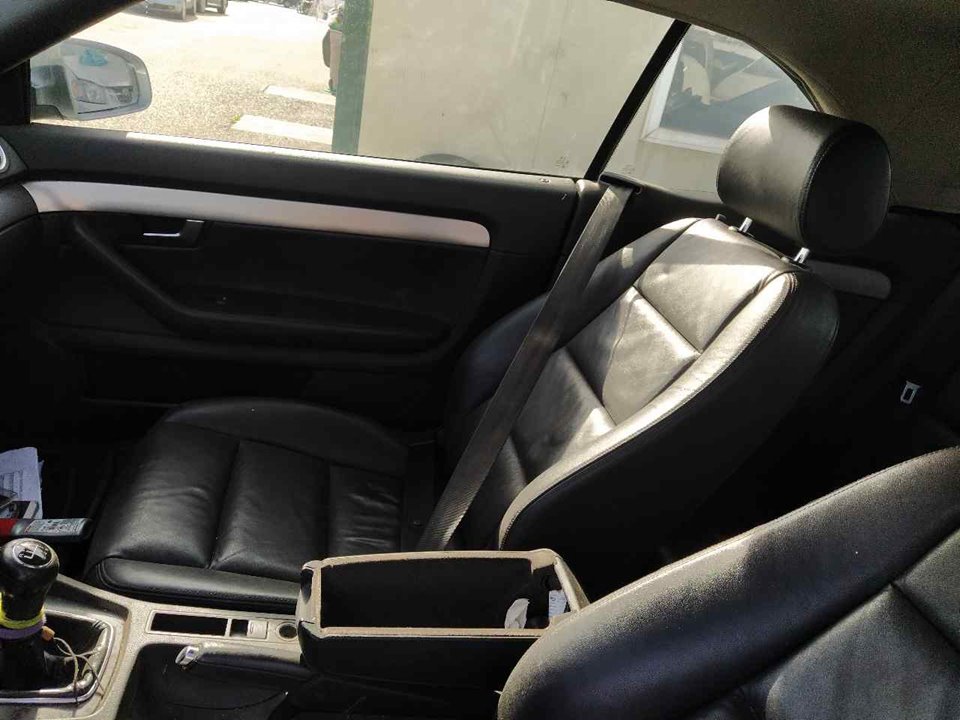 AUDI A4 B7/8E (2004-2008) Priekinis dešinys saugos diržas 25328469