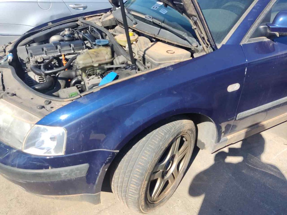 VOLKSWAGEN Passat B5 (1996-2005) Крыло переднее левое 25438799