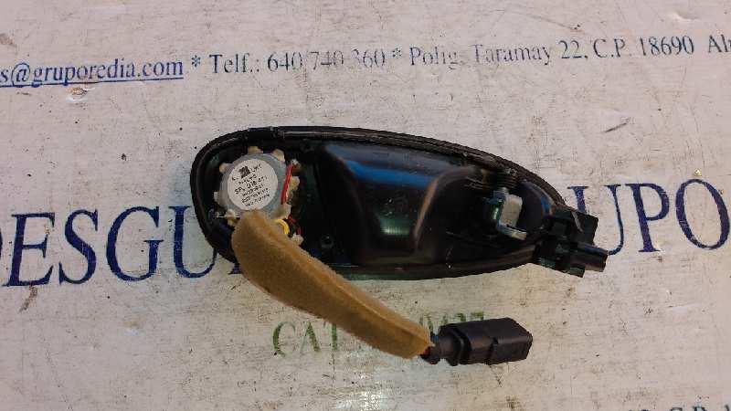 SEAT Leon 2 generation (2005-2012) Кронштейн ручки передней левой двери 5P0837113 21273225