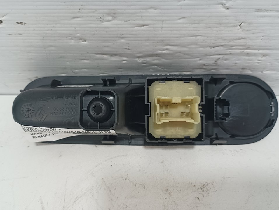 RENAULT Twingo 3 generation (2014-2023) Кнопка стеклоподъемника передней левой двери 809600758R 24936330