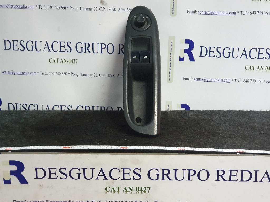 RENAULT Clio 1 generation (1990-1998) Front Left Door Window Switch 8200084008 25757289