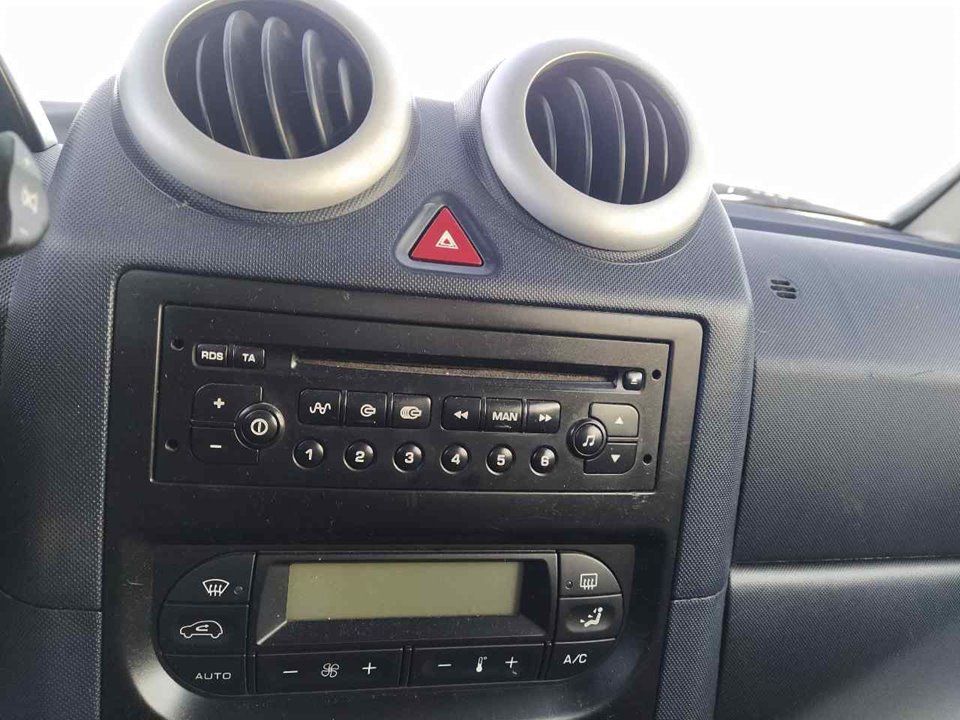 PEUGEOT 1007 1 generation (2005-2009) Musikkspiller uten GPS 25359615