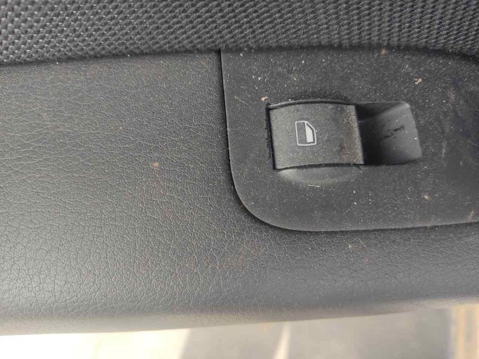 AUDI A4 B6/8E (2000-2005) Commutateur de commande de vitre de porte arrière droite 25438498