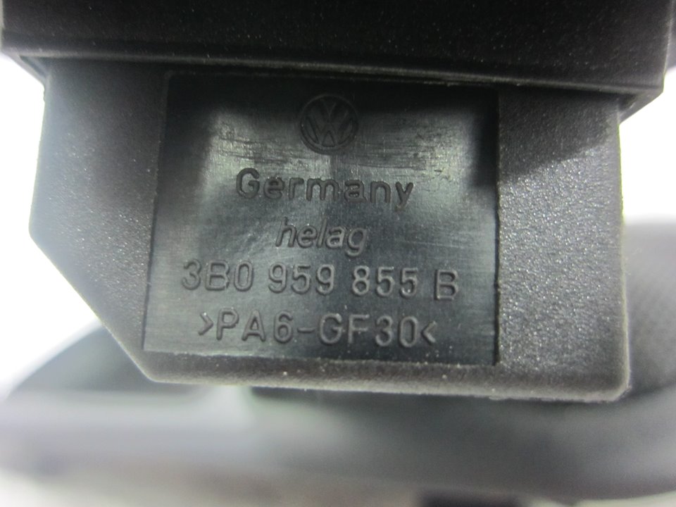 VOLKSWAGEN Golf 4 generation (1997-2006) Priekinių dešinių durų langų pakėlimo mygtukai 3B18371140 24908518