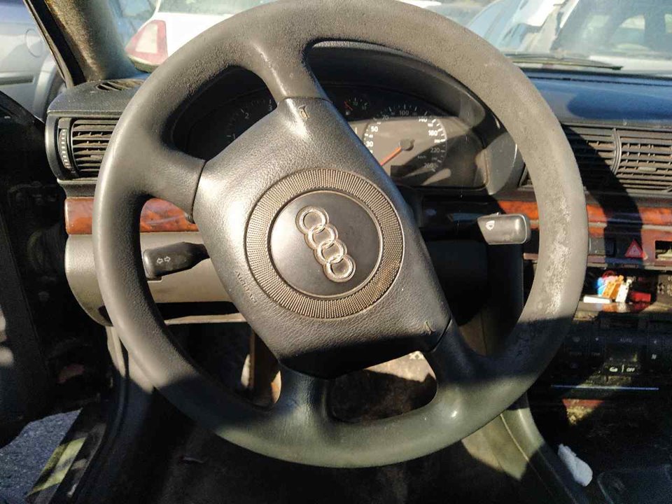 AUDI A4 B5/8D (1994-2001) Ohjauspyörä 25376092