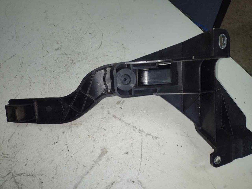 FORD Mondeo 3 generation (2000-2007) Akseleratoriaus (gazo) pedalas 2S719F836DA 21307832