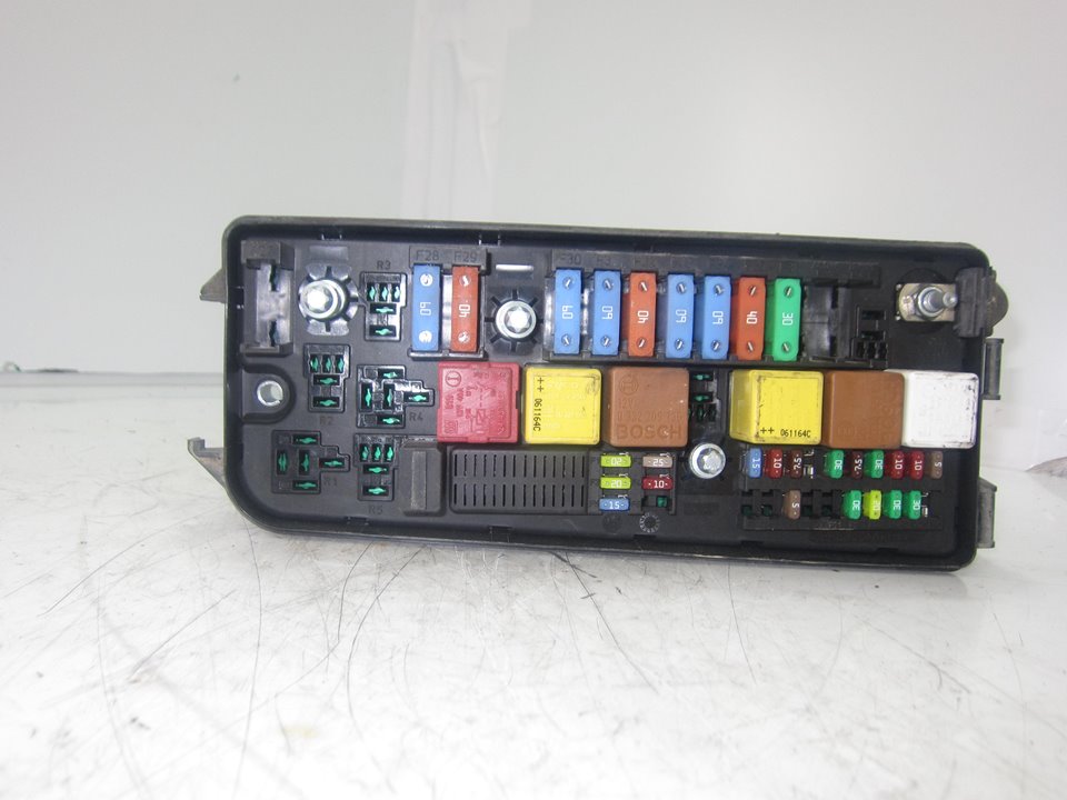 OPEL Vectra C (2002-2005) Fuse Box 460023260 21132073