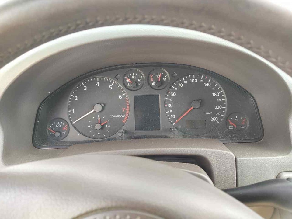 AUDI A6 C5/4B (1997-2004) Speedometer 25373802