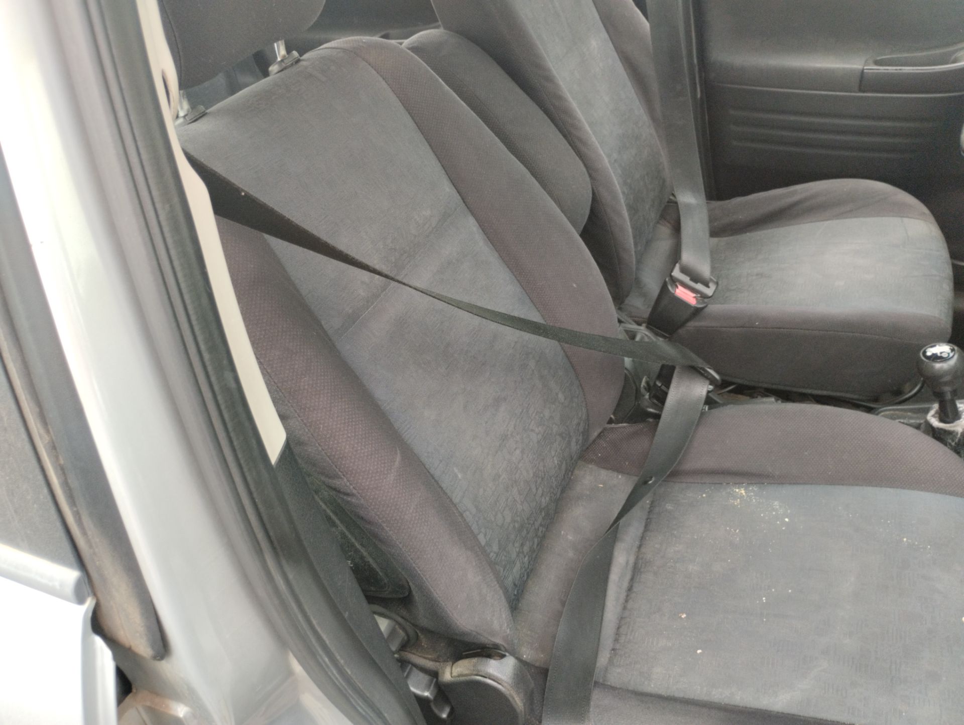 OPEL Astra F (1991-2002) Front Right Seatbelt 25338394