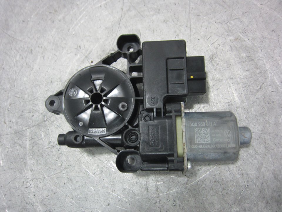 SEAT Leon 3 generation (2012-2020) Rear Left Door Window Control Motor 5Q0959811A 25388592