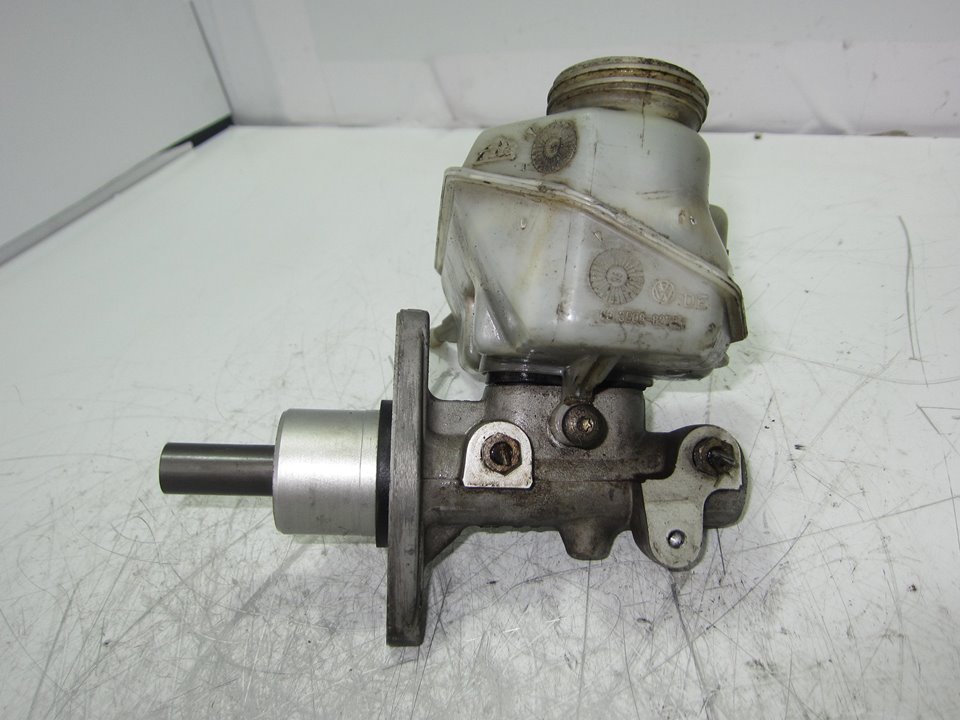 VOLKSWAGEN Golf 3 generation (1991-1998) Cylindre de frein 03350882762 21325858