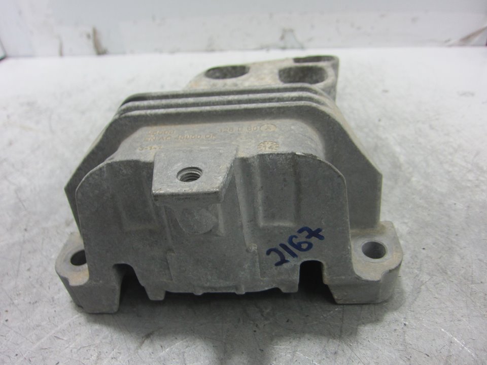 MERCEDES-BENZ GLA-Class X156 (2013-2020) Left Side Engine Mount A2462400617 24885871