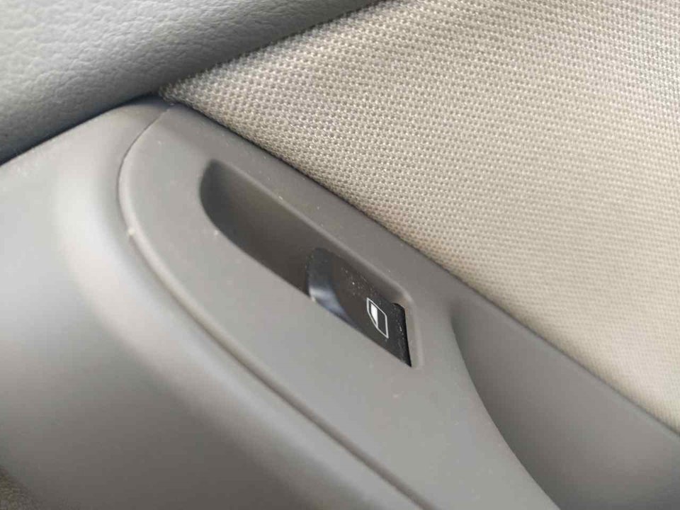 AUDI A4 B8/8K (2011-2016) Превключвател за управление на прозореца на задната дясна врата 25373754