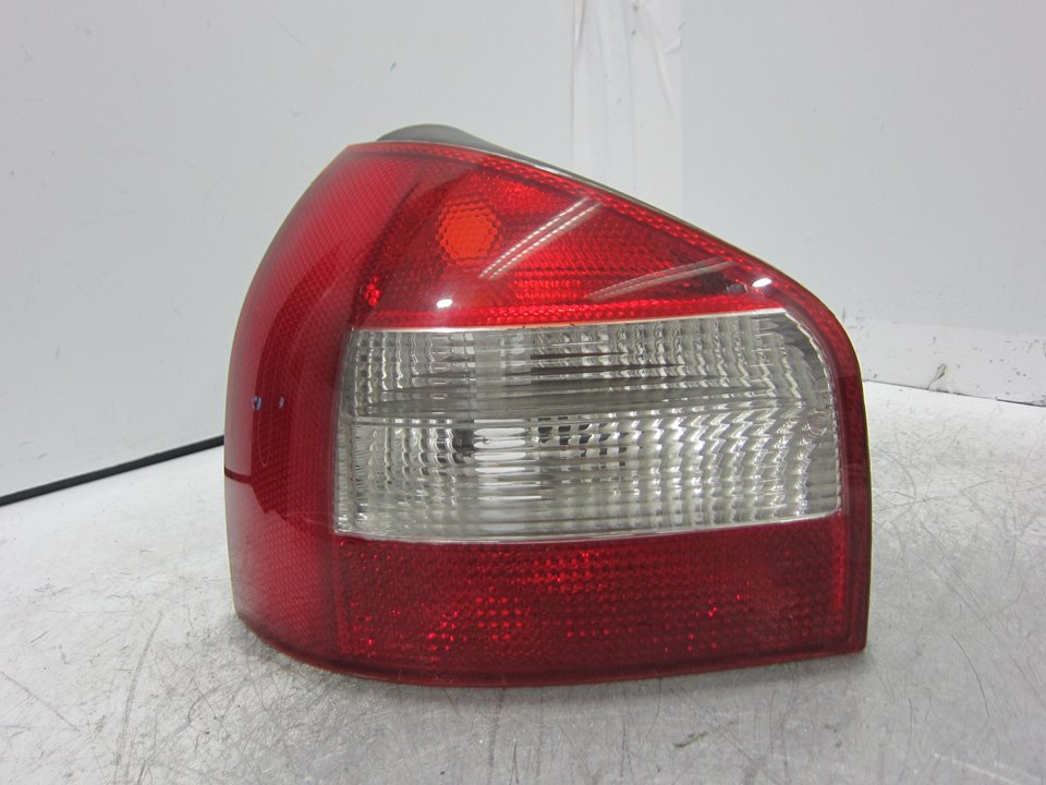 AUDI A3 8L (1996-2003) Rear Right Taillight Lamp 8L0945096B 24881272