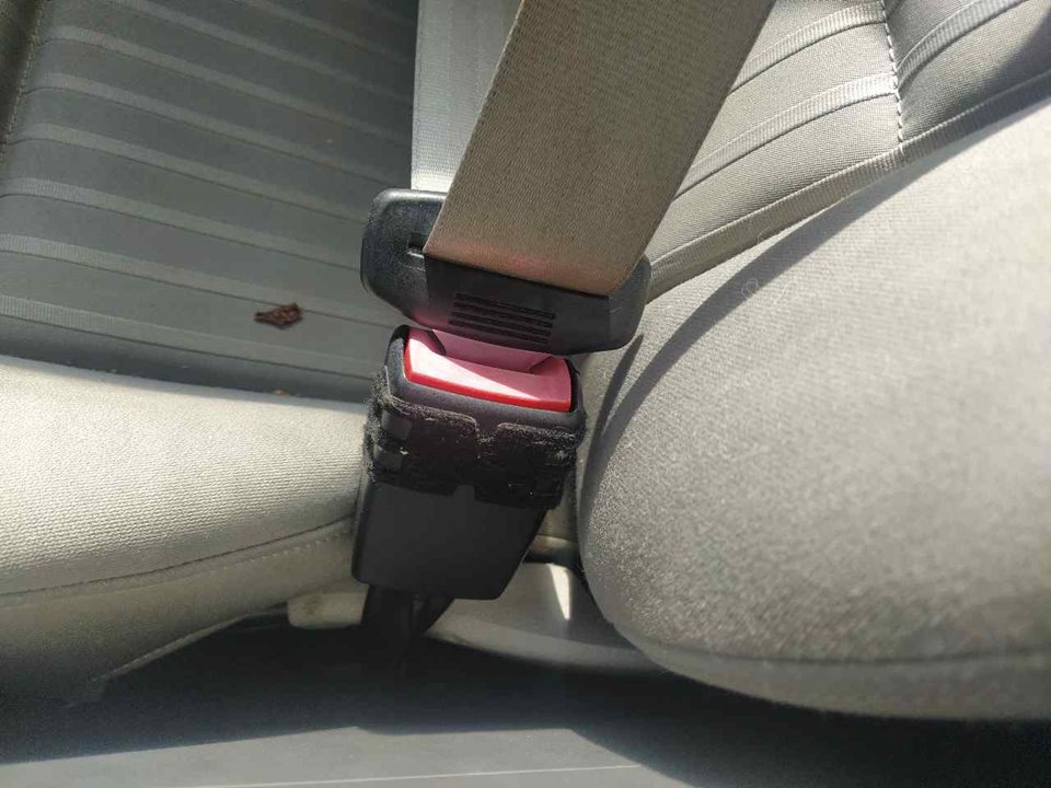 AUDI A4 B8/8K (2011-2016) Пряжка ремня безопасности переднего правого сиденья 25373724
