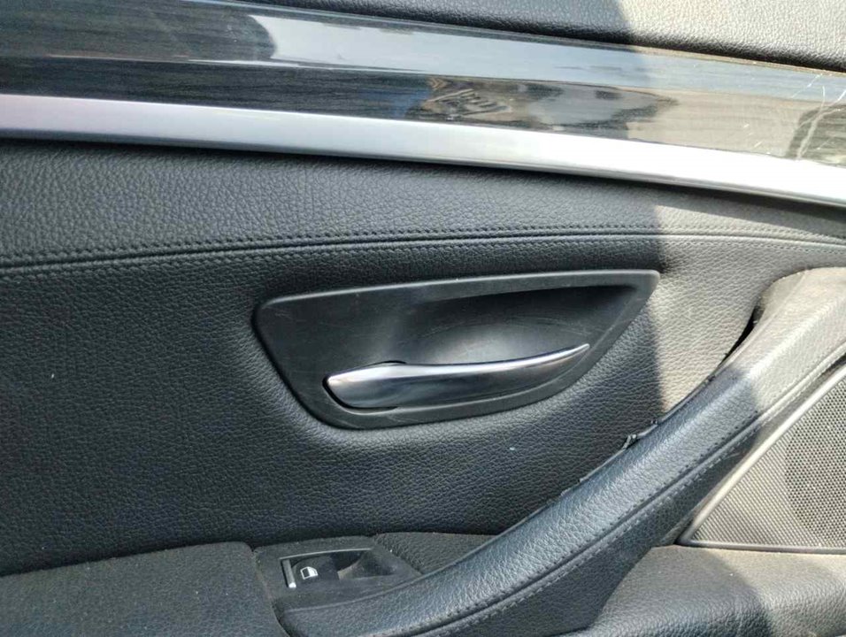 BMW 5 Series F10/F11 (2009-2017) Forreste venstre dør indvendige håndtagsramme 25428430