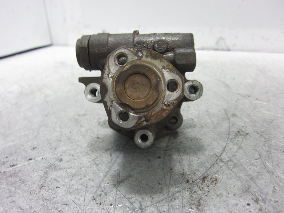SEAT Alhambra 1 generation (1996-2010) Power Steering Pump 3A674AA 25085039