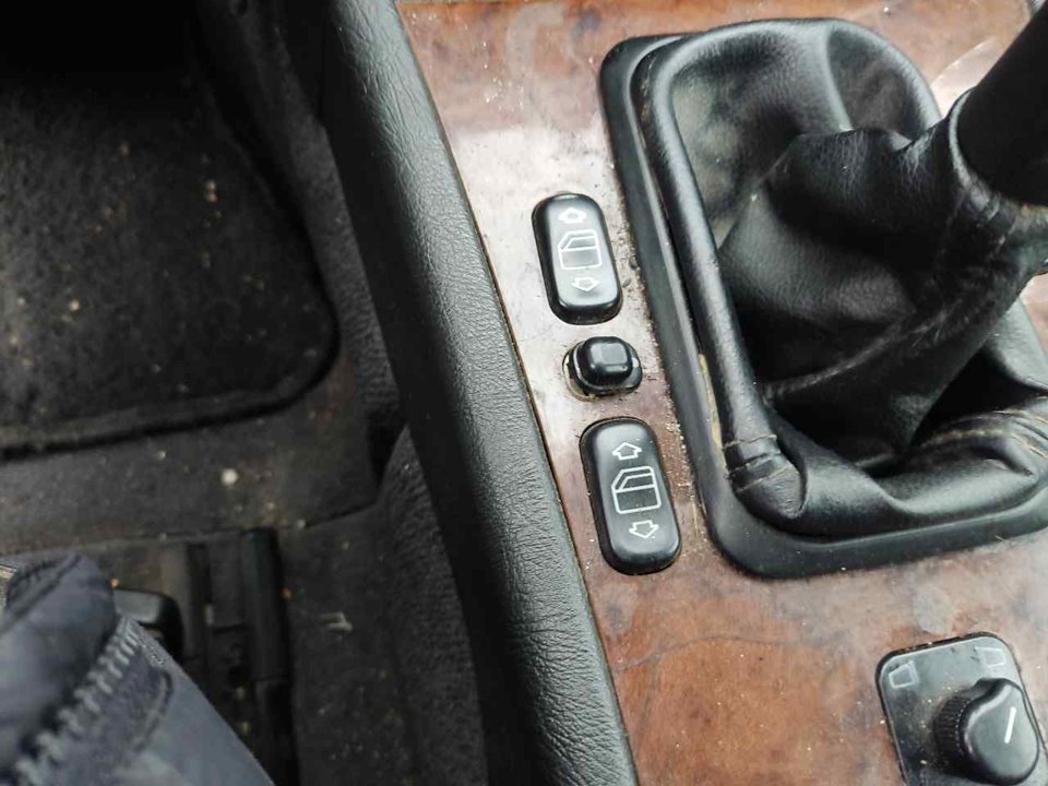 MERCEDES-BENZ E-Class W210 (1995-2002) Кнопка стеклоподъемника передней левой двери 24885312