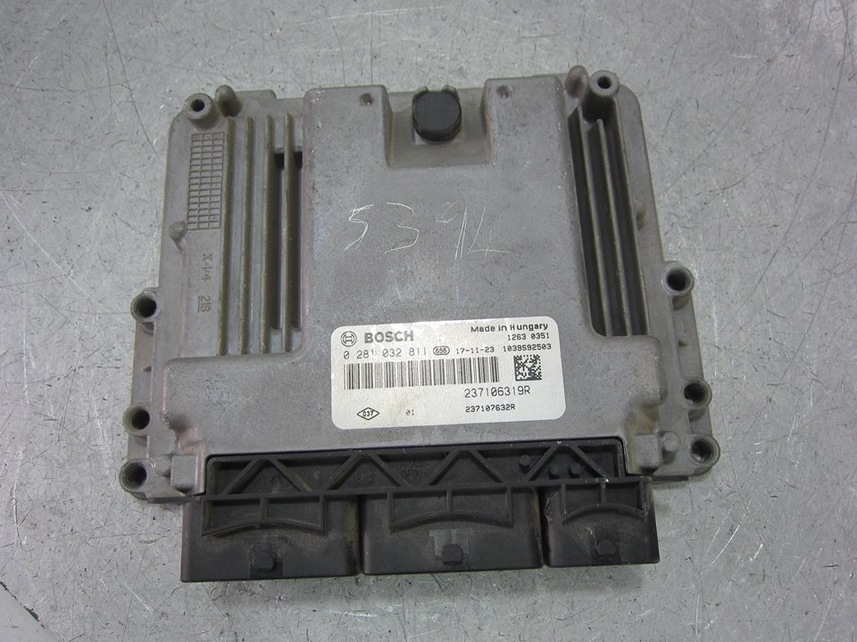 DACIA Duster 1 generation (2010-2017) Moottorin ohjausyksikkö ECU 0281032811 24936882