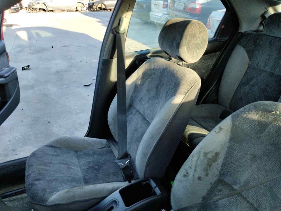 CITROËN Xsara 1 generation (1997-2004) Front Right Seatbelt 25381650