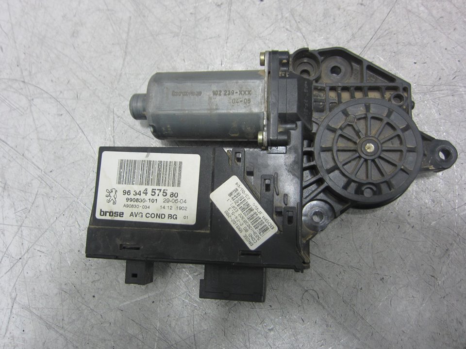 SKODA 307 1 generation (2001-2008) Маторчик стеклоподъемника передней левой двери 9634457480 24937503