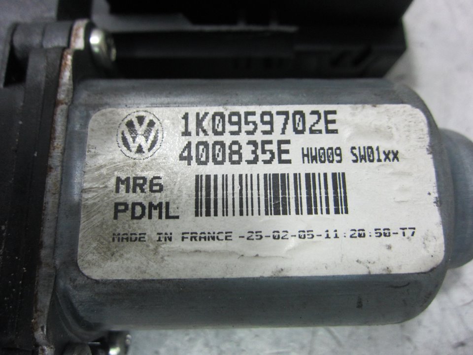 VOLKSWAGEN Golf 5 generation (2003-2009) Front Right Door Window Control Motor 400835E 24936517