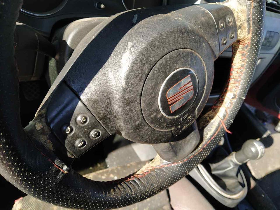 SEAT Leon 2 generation (2005-2012) Steering Wheel 25323920