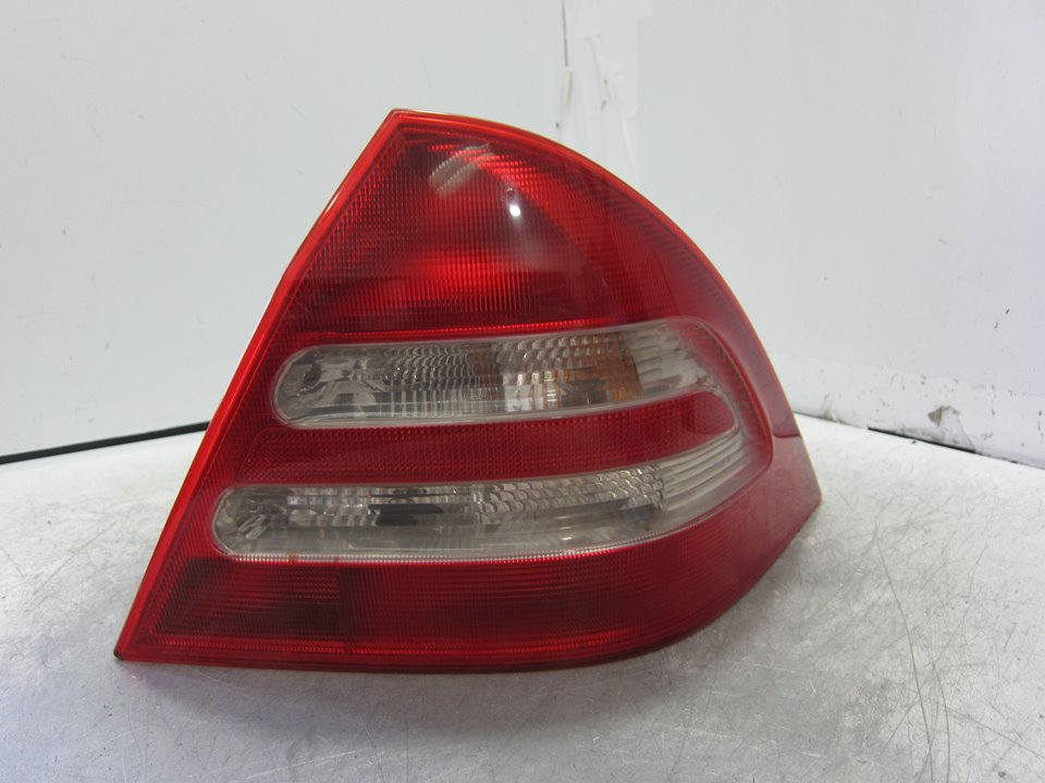MERCEDES-BENZ C-Class W203/S203/CL203 (2000-2008) Rear Right Taillight Lamp 2038200264R 24961179