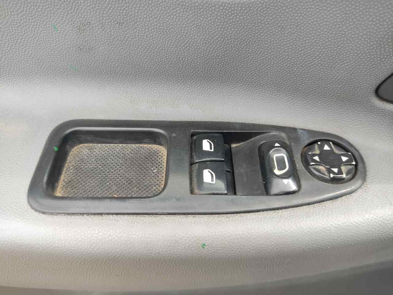 FIAT Scudo 2 generation (2007-2016) Front Left Door Window Switch 25434801