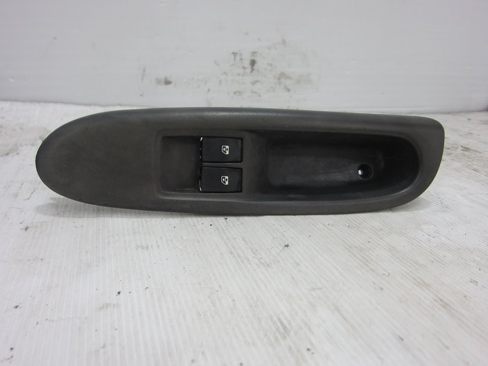 MERCEDES-BENZ Clio 3 generation (2005-2012) Кнопка стеклоподъемника передней левой двери 8200084003 24961508