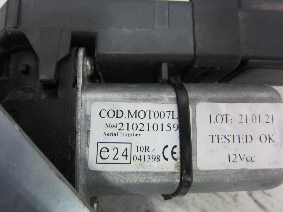 NISSAN Polo 3 generation (1994-2002) Vindusregulator foran høyre dør 090364 24961495