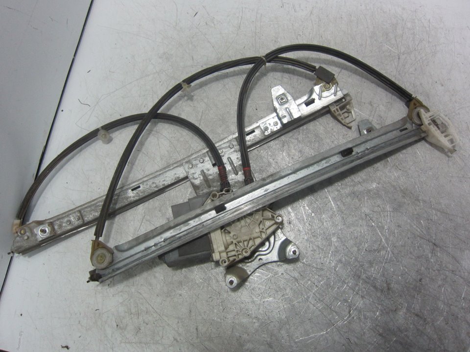 CITROËN Xsara 1 generation (1997-2004) Vindusregulator foran venstre dør 105772101 25764301