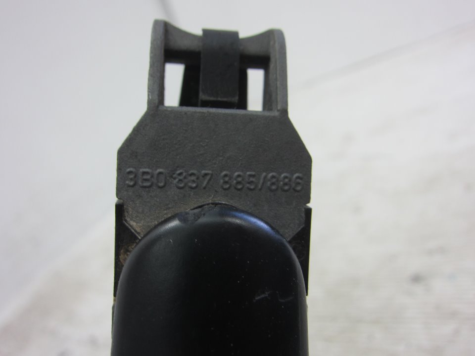 VOLKSWAGEN Golf 4 generation (1997-2006) Наружная ручка передней левой двери 3B0837885 24908578