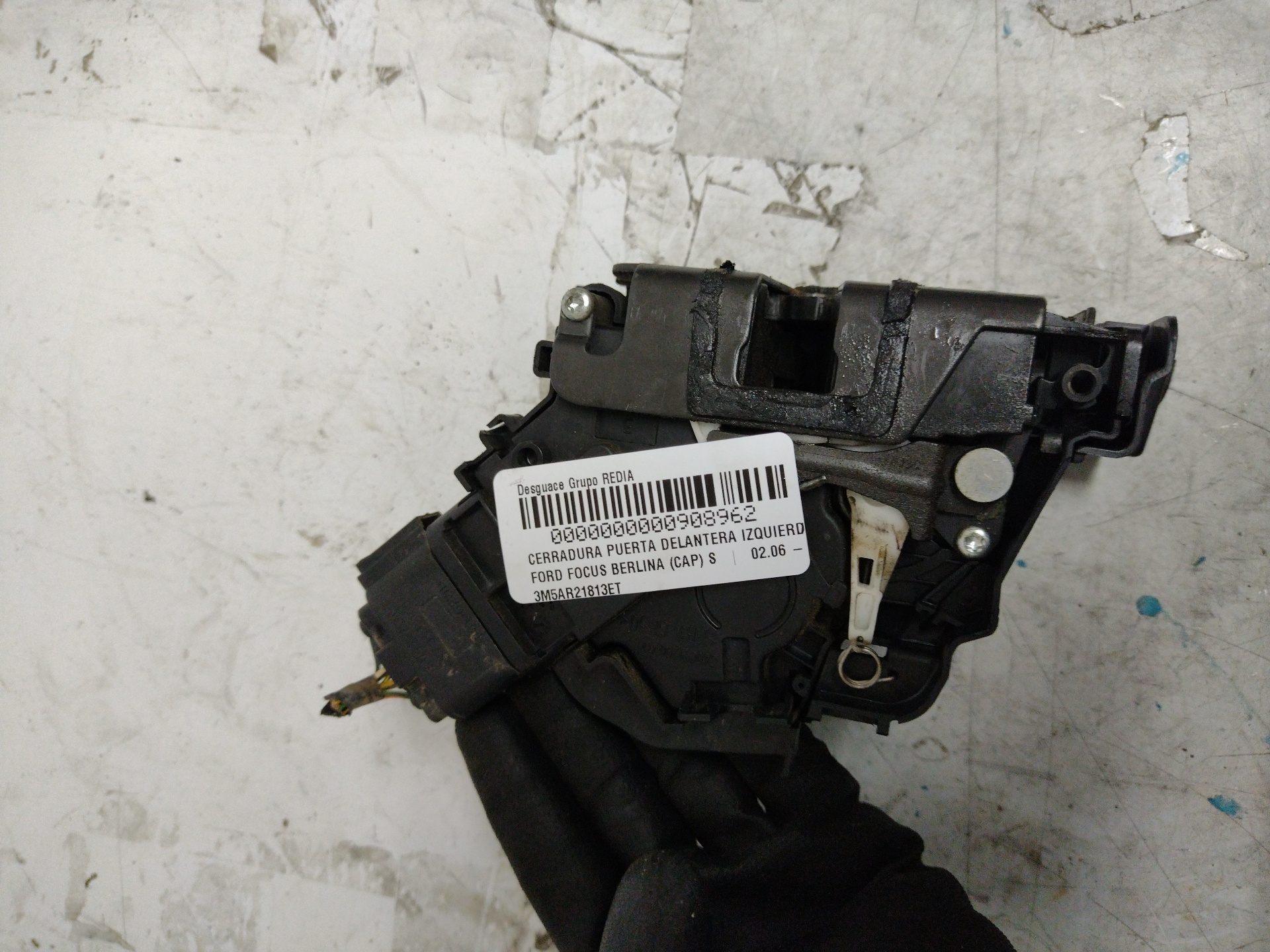 FORD Focus 2 generation (2004-2011) Încuietoarea ușă stânga față 3M5AR21813ET 21280095