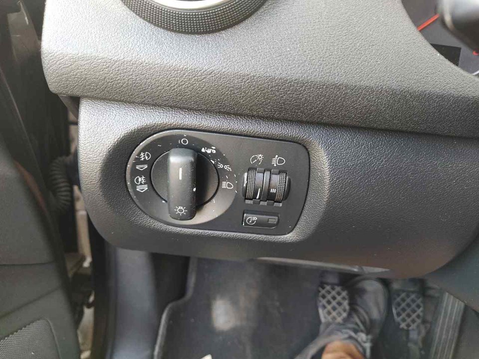 AUDI A3 8P (2003-2013) Headlight Switch Control Unit 25373900