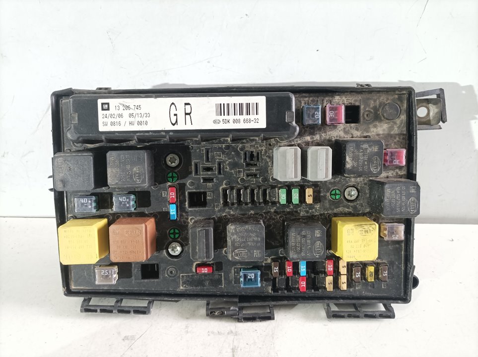 OPEL Astra J (2009-2020) Fuse Box 13206745 21289207