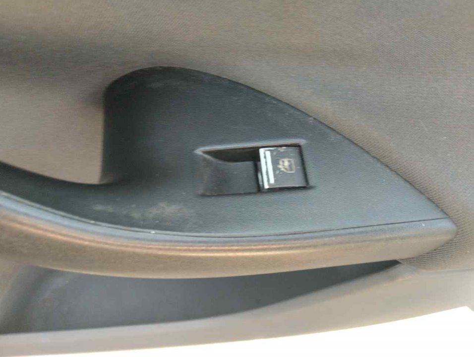 SEAT Toledo 3 generation (2004-2010) Priekinių dešinių durų langų pakėlimo mygtukai 25347911