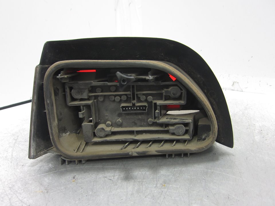 RENAULT Clio 1 generation (1990-1998) Galinis dešinys žibintas 7700827552 24941390