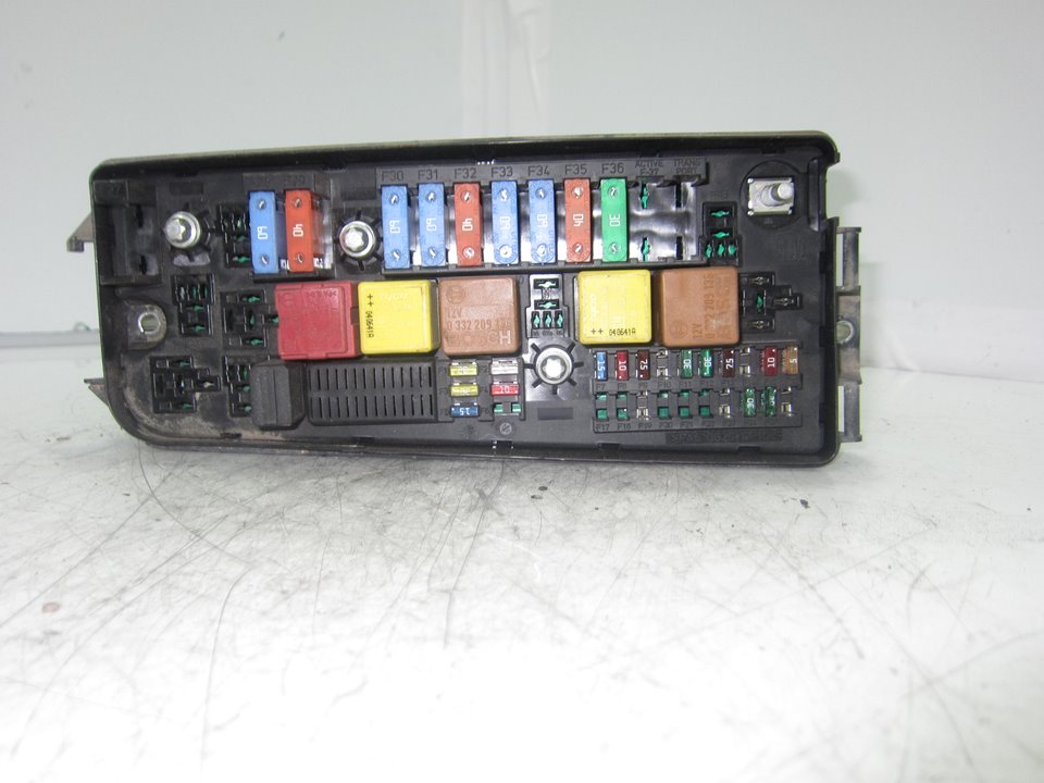 OPEL Vectra C (2002-2005) Saugiklių dėžė 460028260 20567820