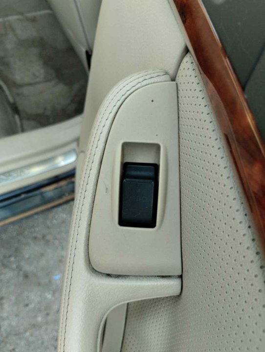 TOYOTA Avensis 2 generation (2002-2009) Кнопка стеклоподъемника задней правой двери 25344414