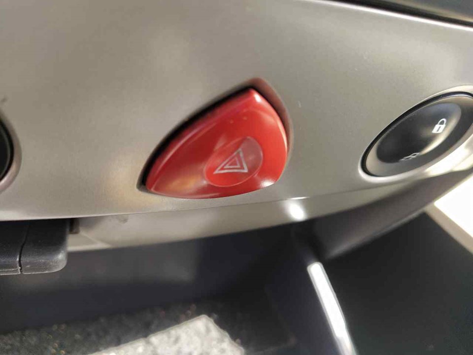 AUDI Megane 2 generation (2002-2012) Hazard button 25325773