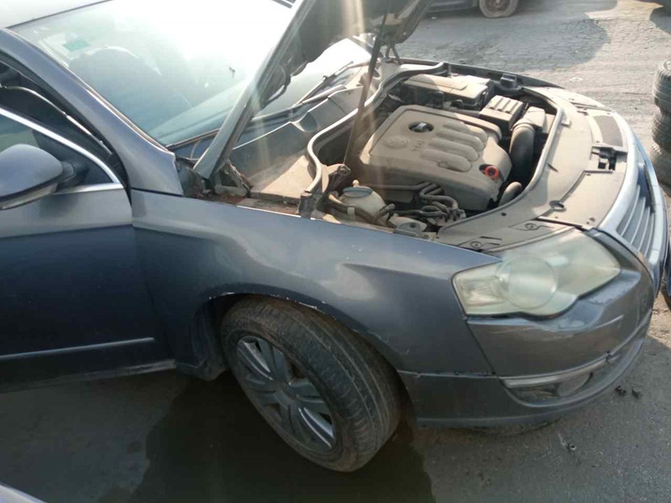 CHEVROLET Passat B6 (2005-2010) Oikea etulokasuoja 25414188