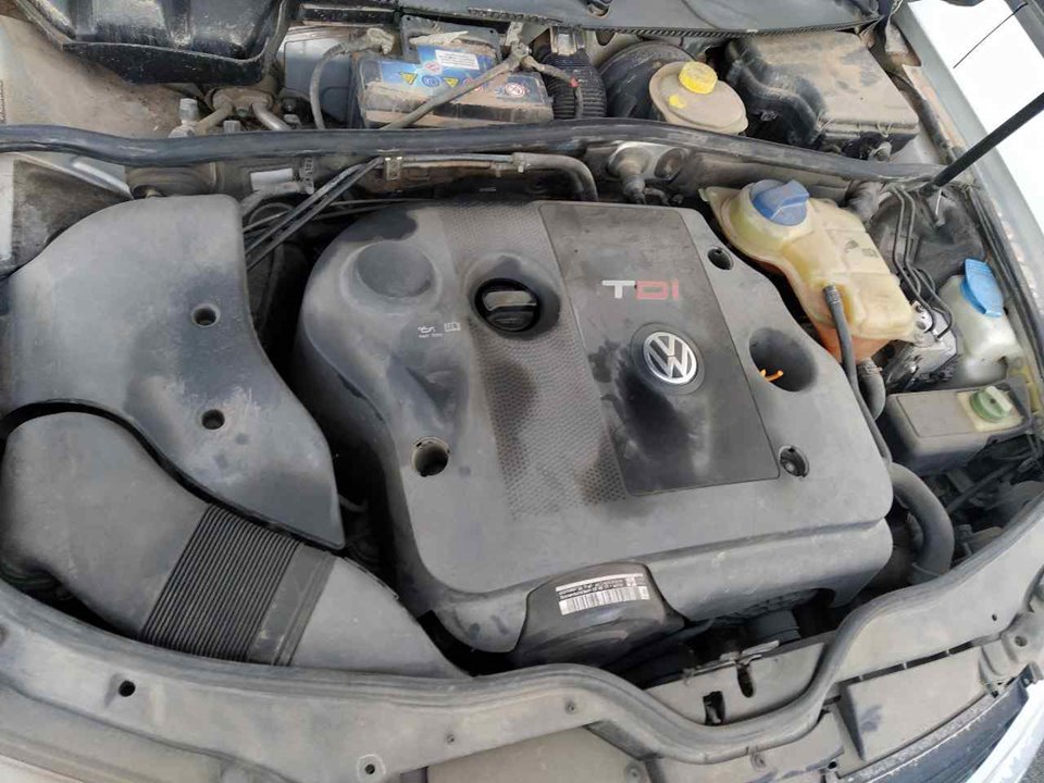 VOLKSWAGEN Passat B5 (1996-2005) Moteur AJM 25359078