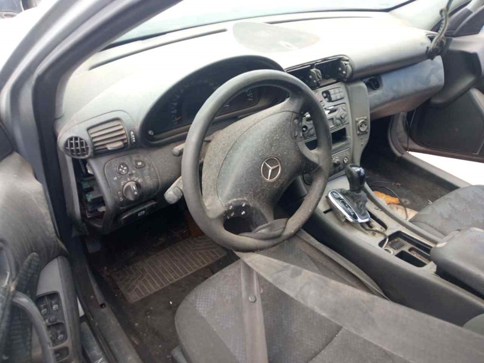 MERCEDES-BENZ C-Class W203/S203/CL203 (2000-2008) Priekšējais kreisais miglas lukturis 25414293