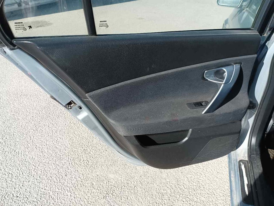 NISSAN Primera P12 (2001-2008) Rear Left Door Molding 25334185