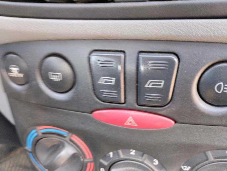 FIAT Кнопка стеклоподъемника передней правой двери 25381293