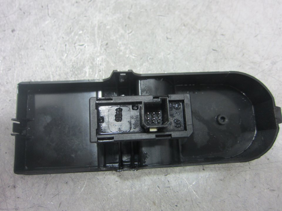 OPEL Astra J (2009-2020) Front Right Door Window Switch 93162821 24908664