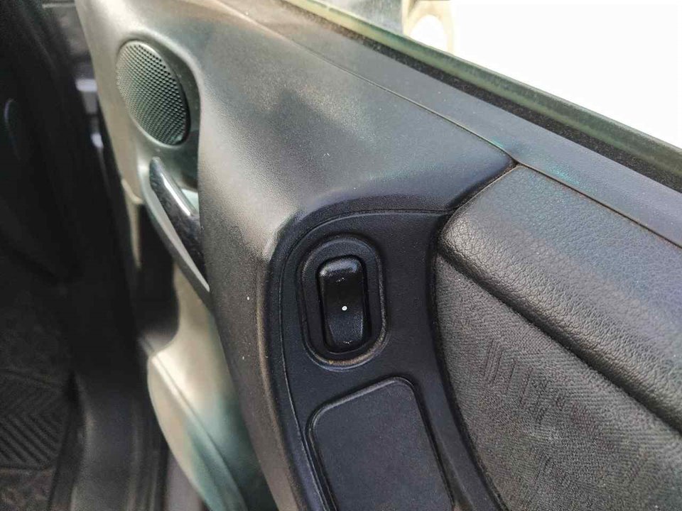 FIAT Front Right Door Window Switch 25326200